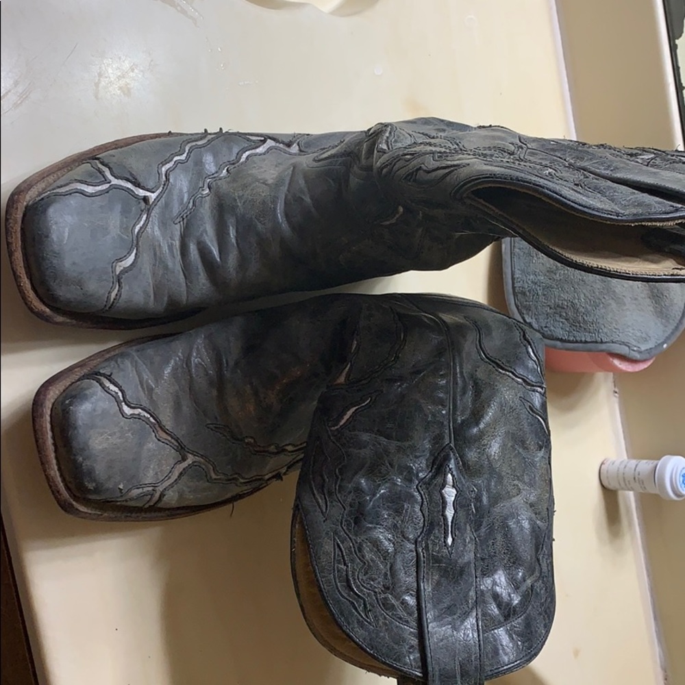 Corral size 11D boots.